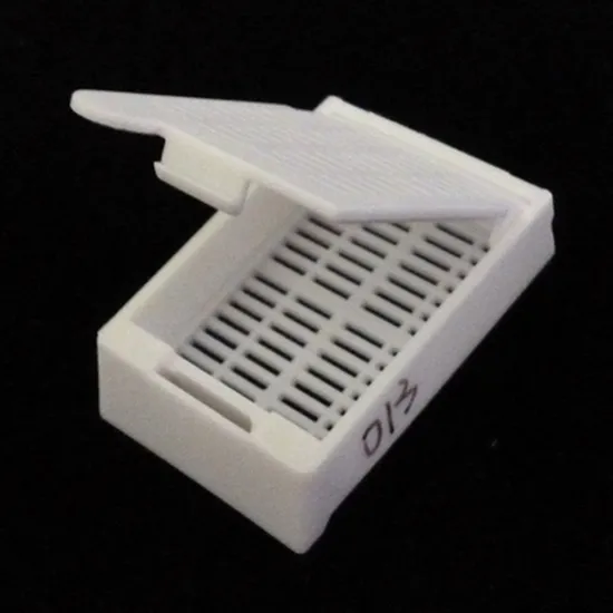 Fabricantes de China Suministros médicos desechables Caja de cassette de inserción de tejidos para el laboratorio escolar