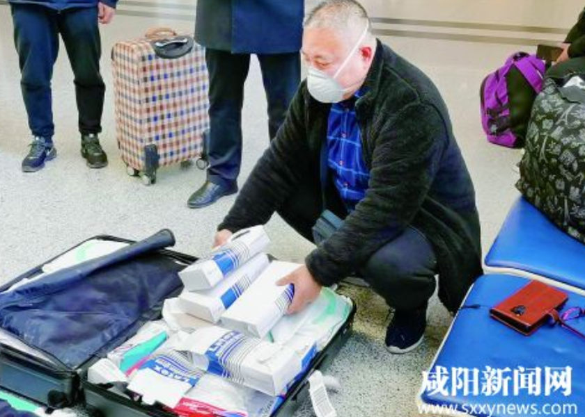  'Shaanxi Good Man ' Chen Jun （Sam） compró más de 1,000 máscaras en el extranjero y las donó a su ciudad natal